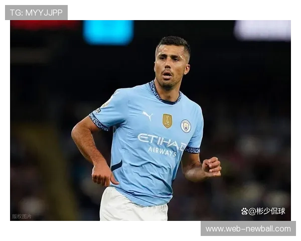 特写：曼城中场罗德里指挥防线在定位球防守中区域盯人切换